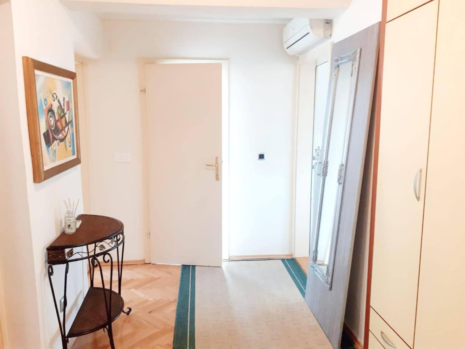 Spacious 80M2 Apartment In The Center Ljubuški Quarto foto