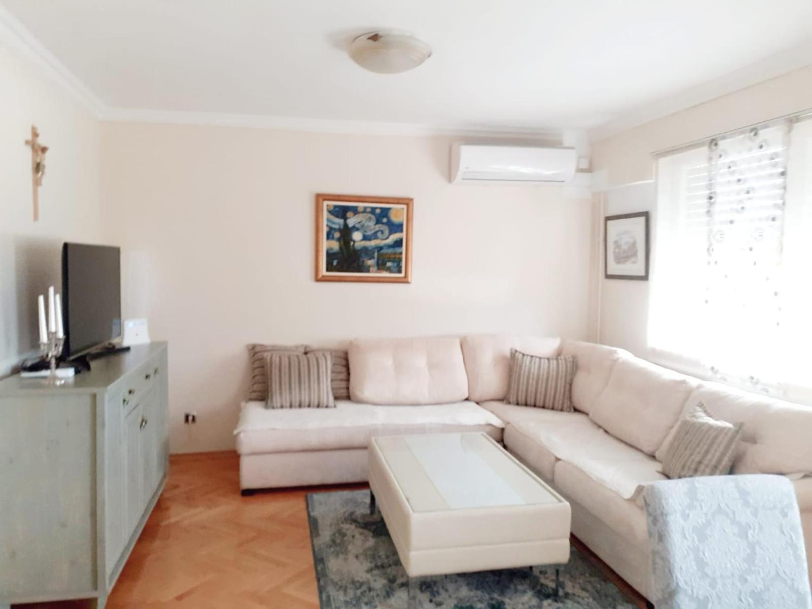 Spacious 80M2 Apartment In The Center Ljubuški Quarto foto